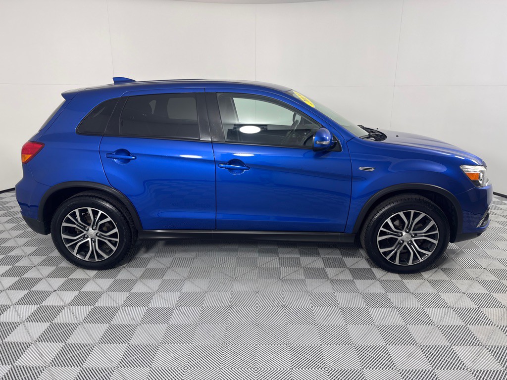 2019 Mitsubishi Outlander Image 4