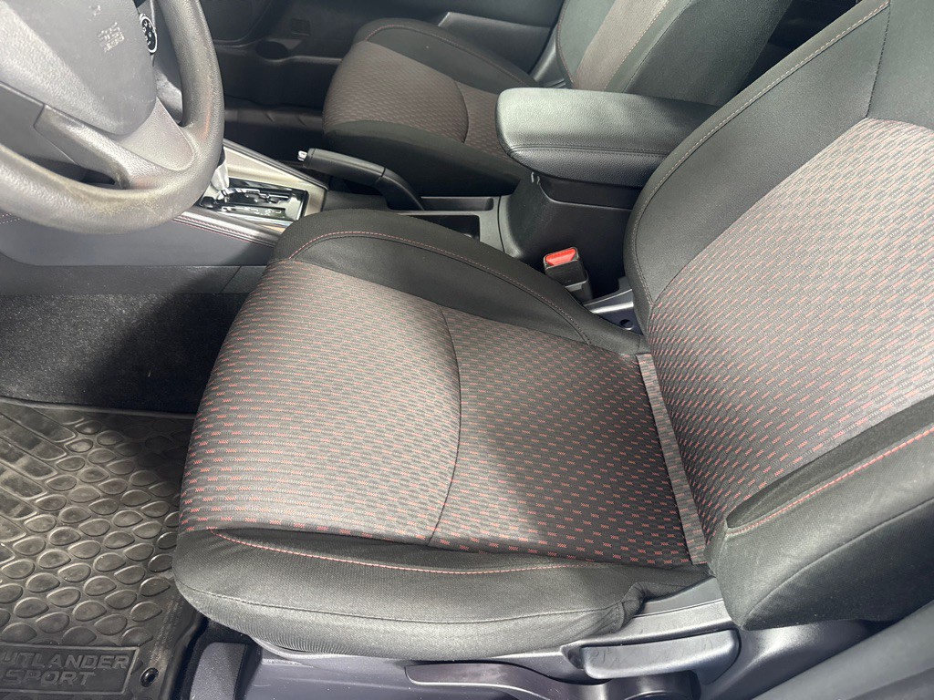 2019 Mitsubishi Outlander Image 12