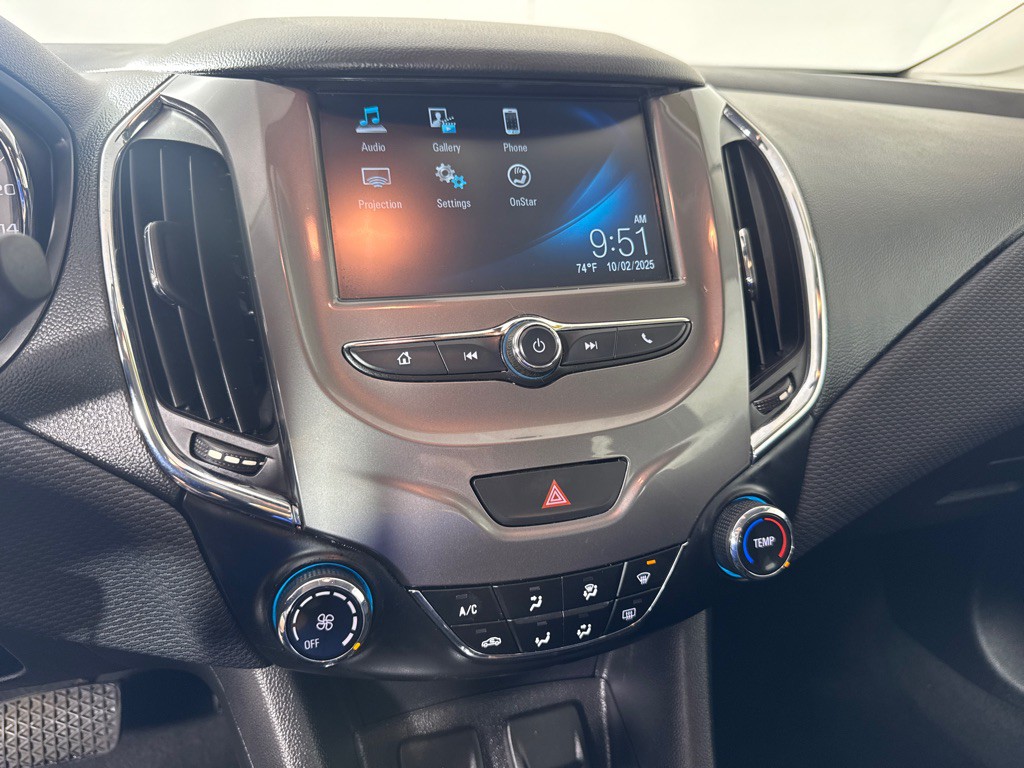 2018 Chevrolet Cruze Image 18