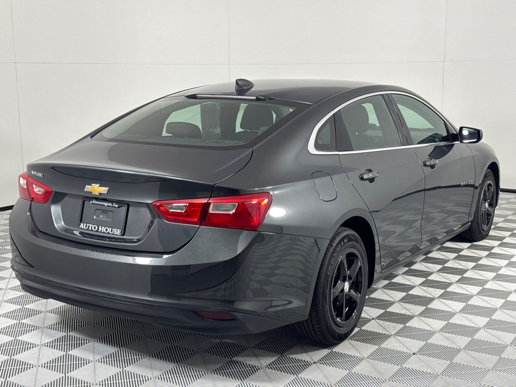 2017 Chevrolet Malibu Image 5
