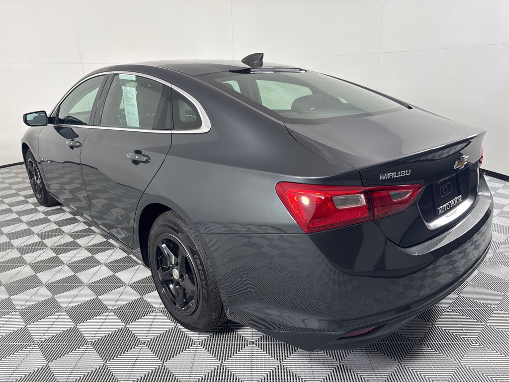 2017 Chevrolet Malibu Image 8