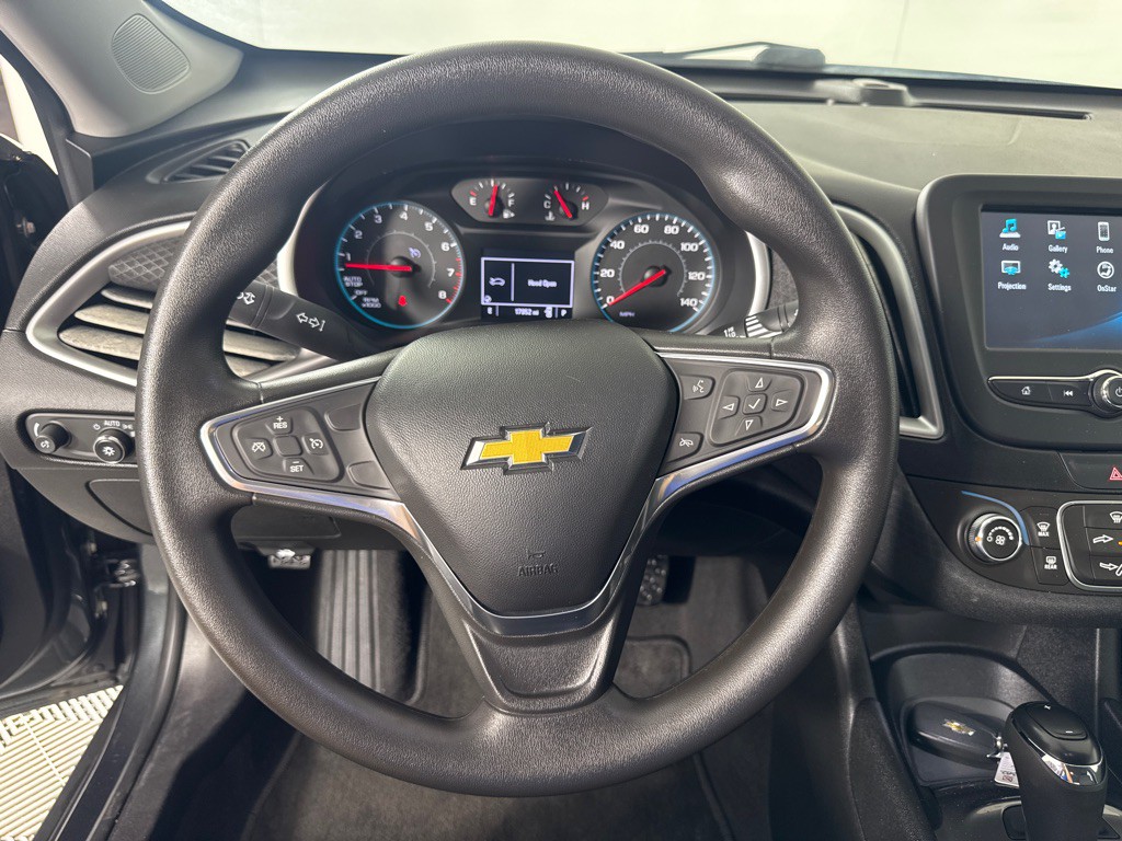 2017 Chevrolet Malibu Image 17