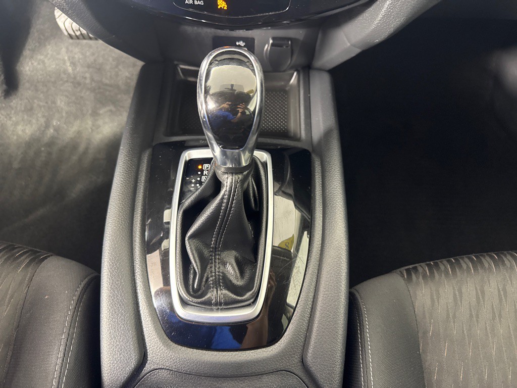 2018 Nissan Rogue Image 17
