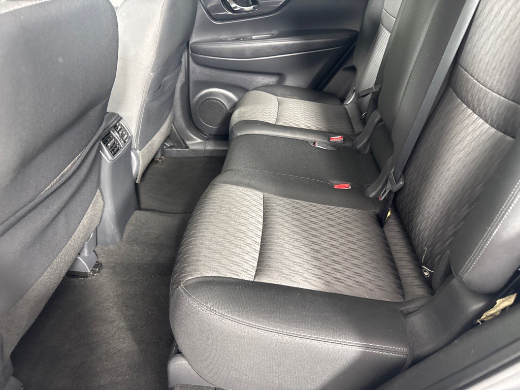 2018 Nissan Rogue Image 19