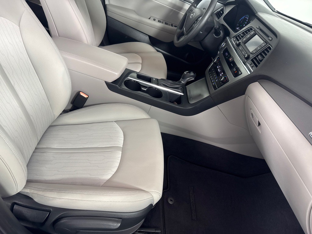 2016 Hyundai Sonata Image 24