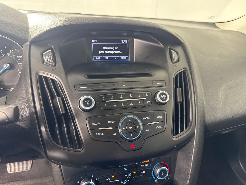 2017 Ford Focus Image 17
