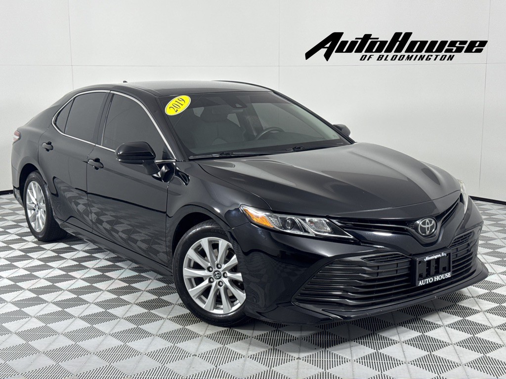 2019 Toyota Camry Image 1