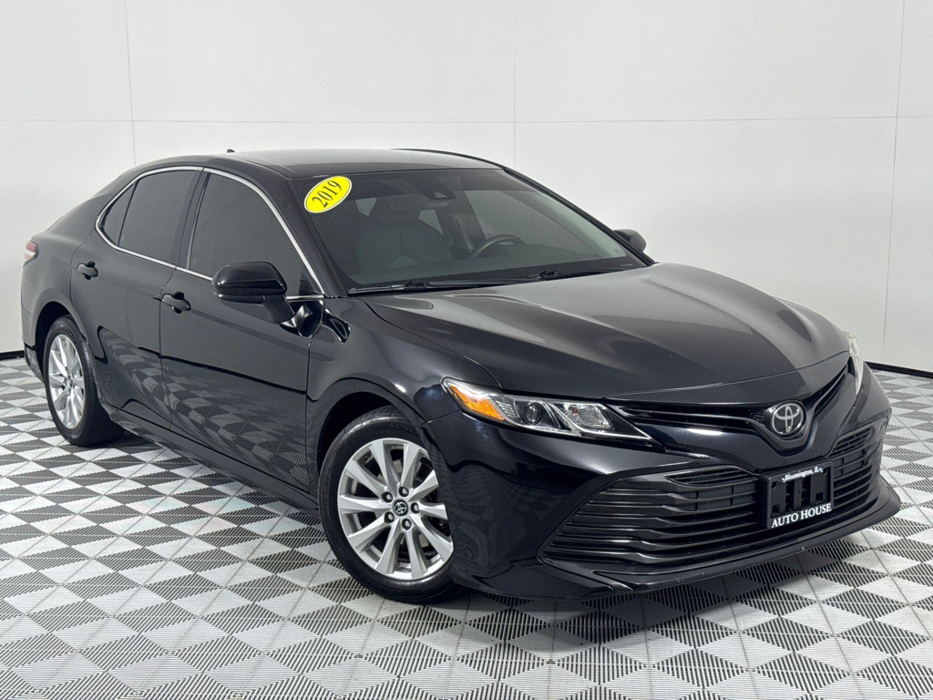 2019 Toyota Camry Image 2