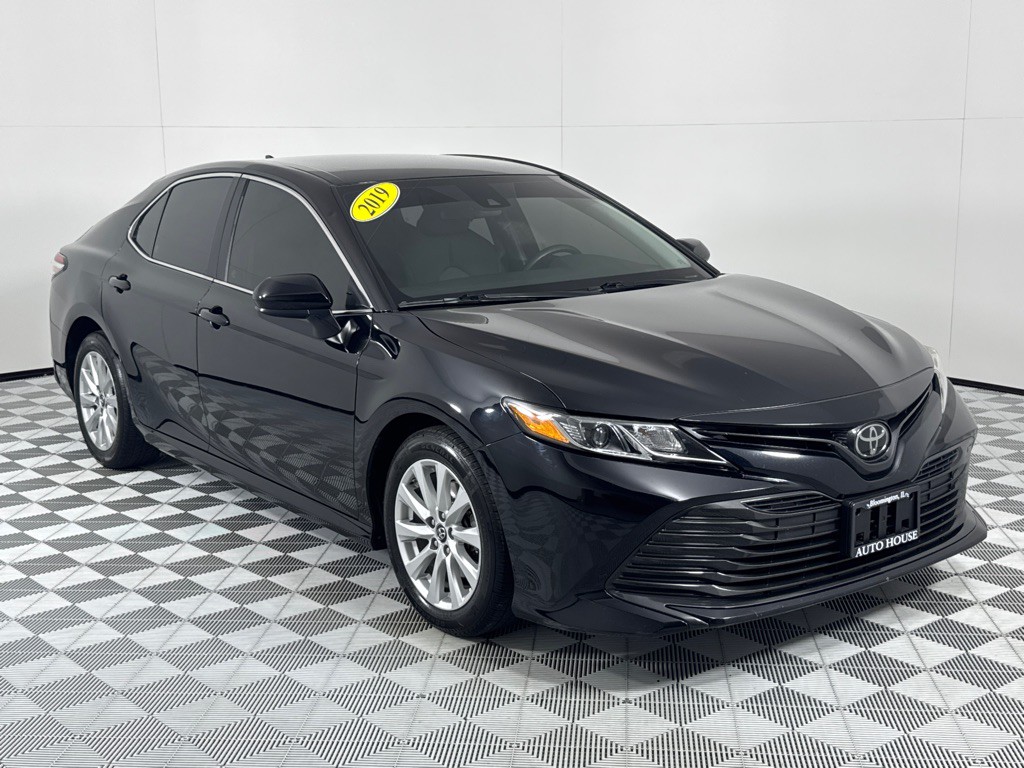 2019 Toyota Camry Image 3