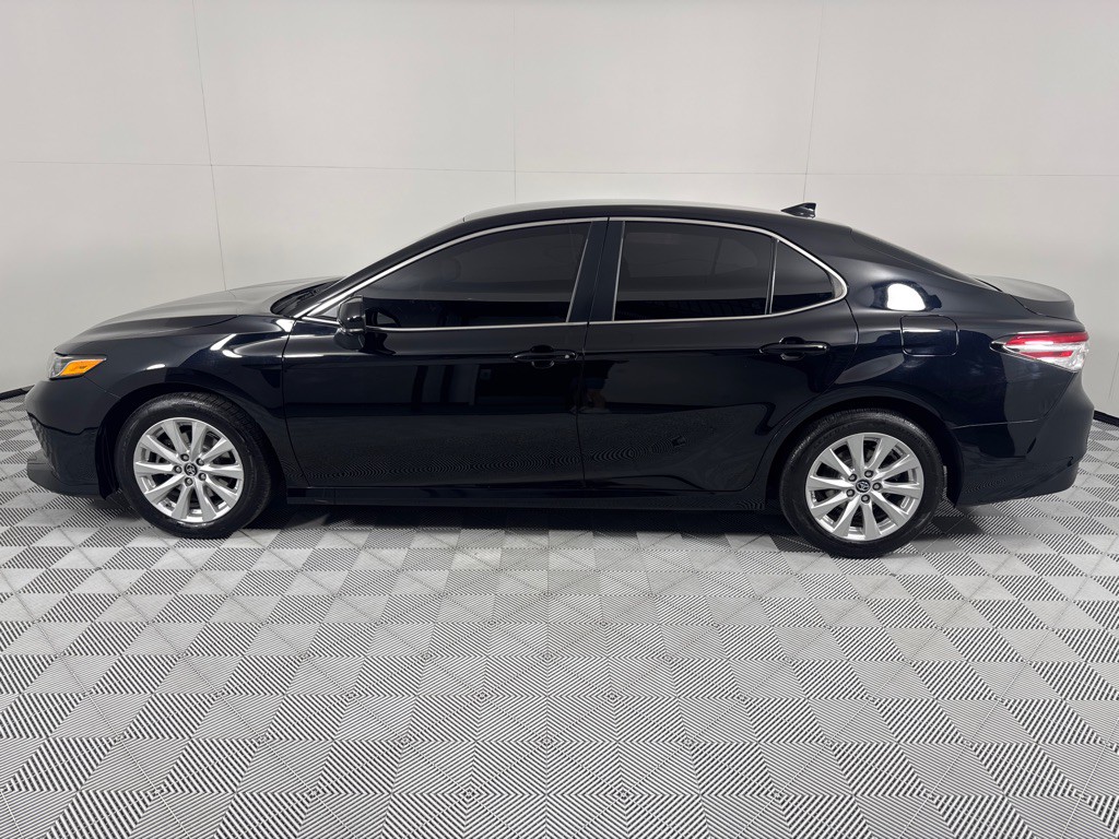 2019 Toyota Camry Image 9