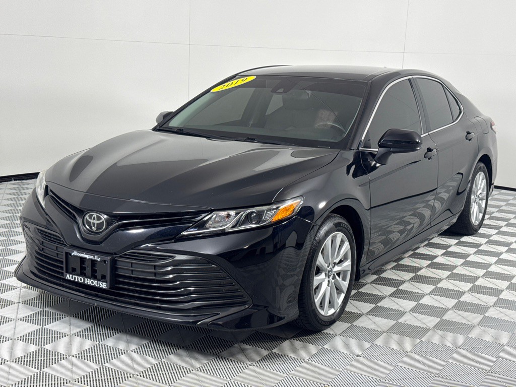 2019 Toyota Camry Image 11