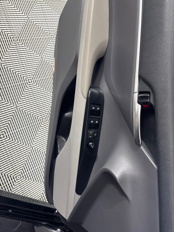 2019 Toyota Camry Image 13