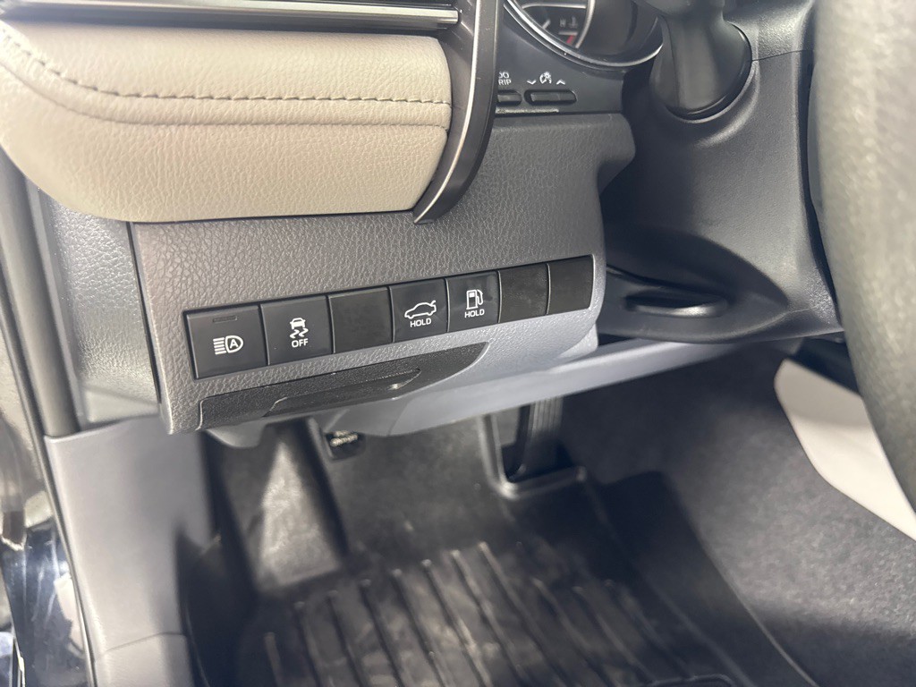2019 Toyota Camry Image 16