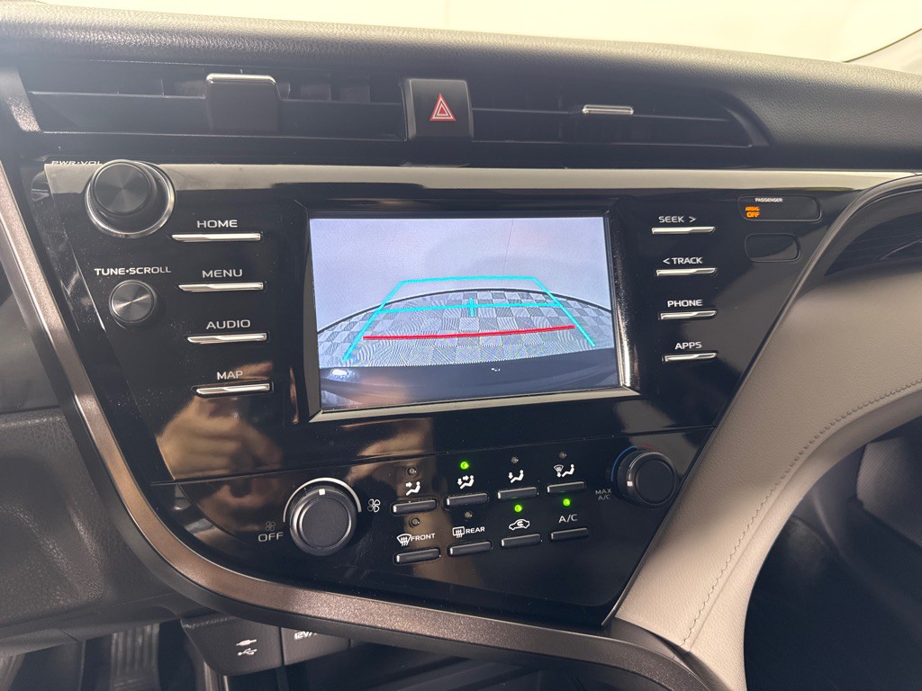 2019 Toyota Camry Image 19