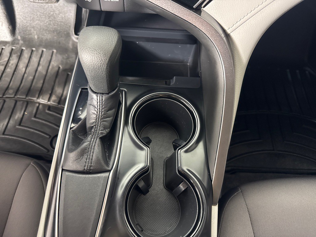 2019 Toyota Camry Image 20