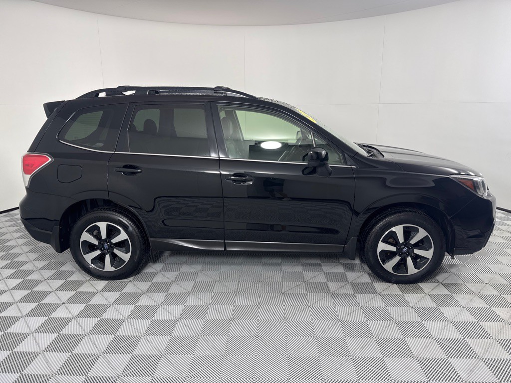 2017 Subaru Forester Image 4