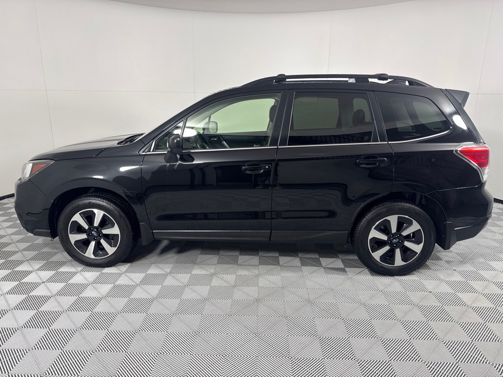 2017 Subaru Forester Image 8