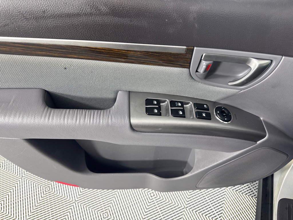 2012 Hyundai Santa Fe Image 10
