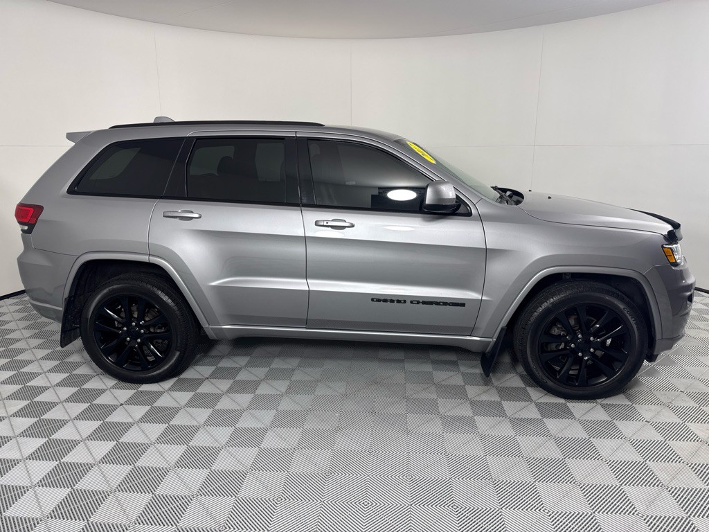 2017 Jeep Grand Cherokee Image 4