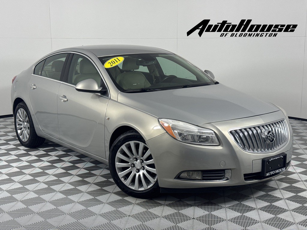 2011 Buick Regal Image 1