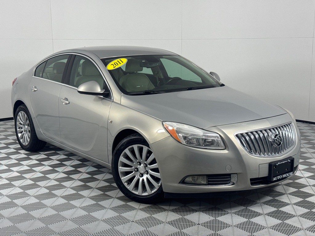 2011 Buick Regal Image 2