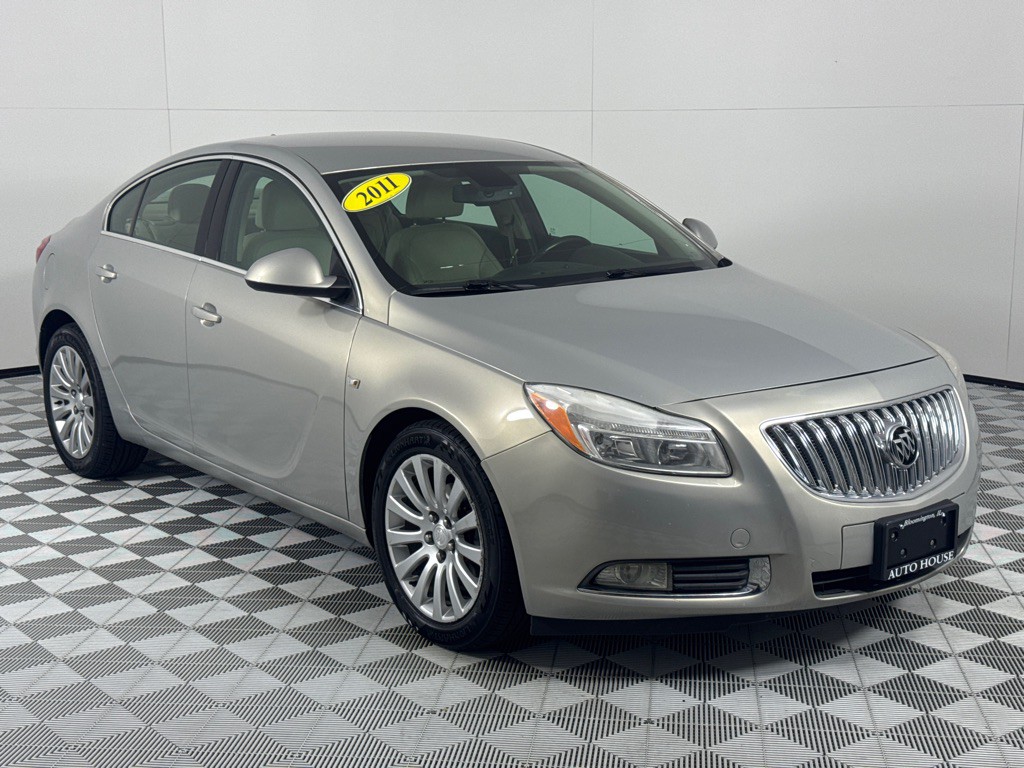 2011 Buick Regal Image 3