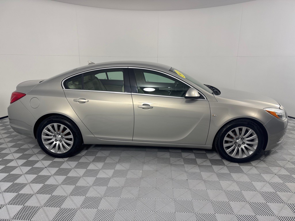 2011 Buick Regal Image 4