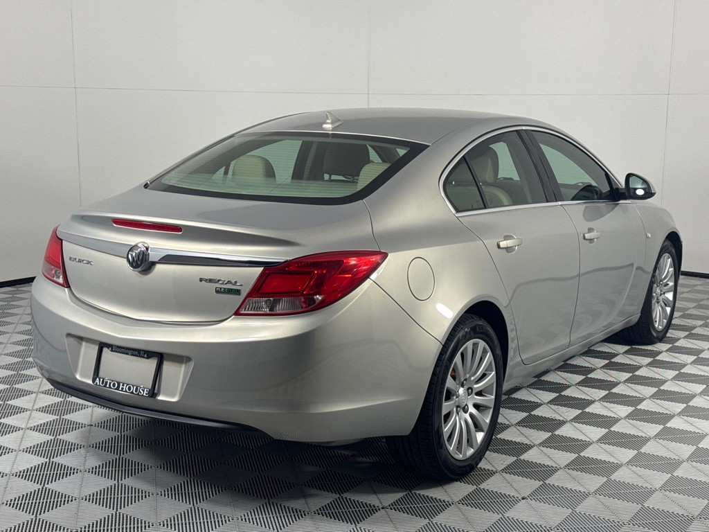 2011 Buick Regal Image 5