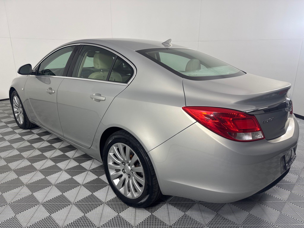 2011 Buick Regal Image 8
