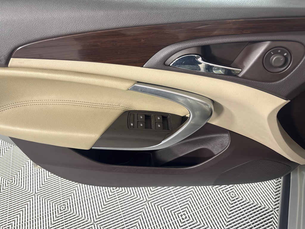 2011 Buick Regal Image 11