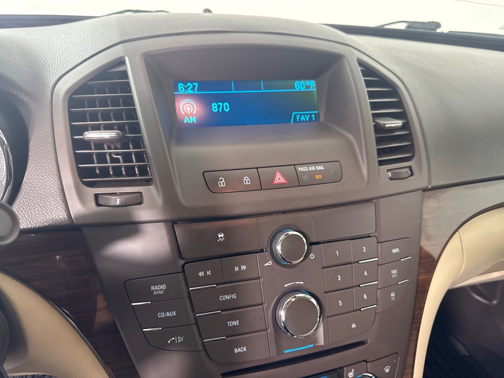 2011 Buick Regal Image 15