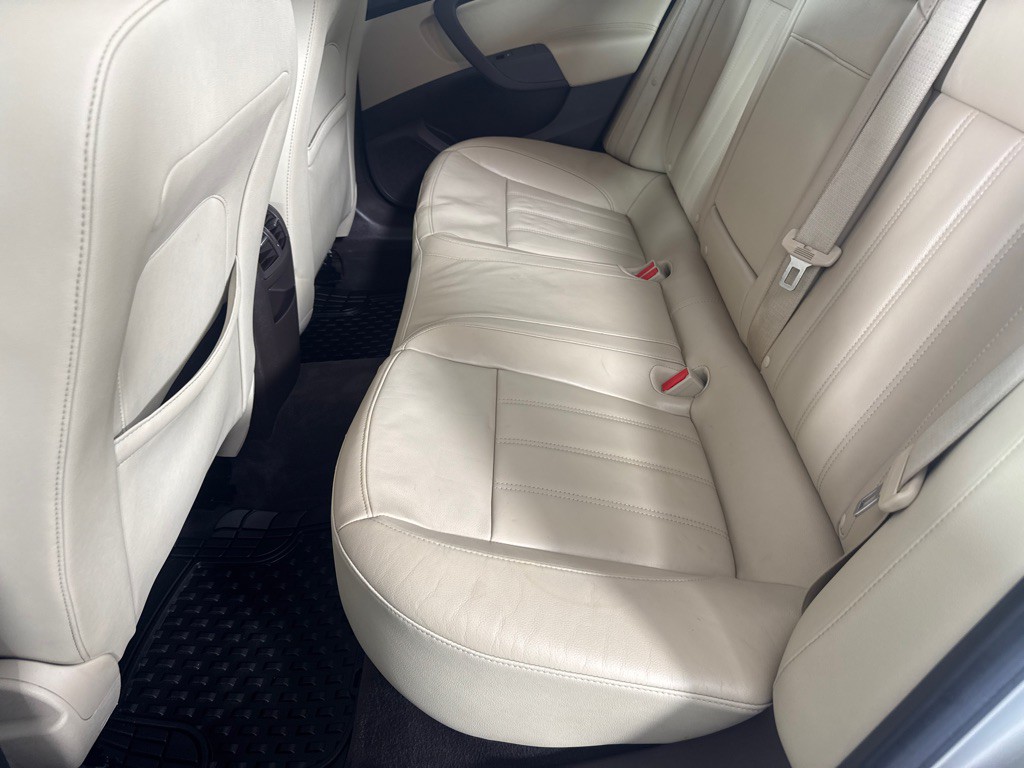 2011 Buick Regal Image 17