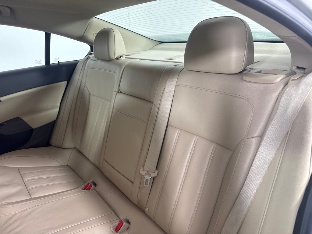 2011 Buick Regal Image 18
