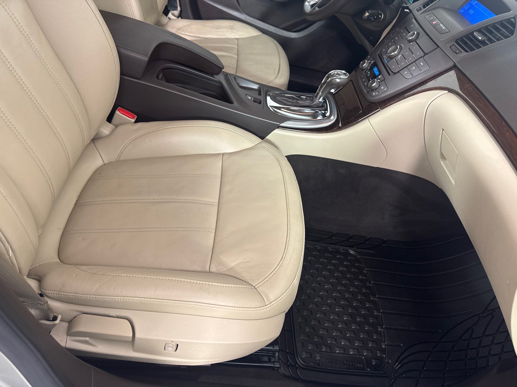 2011 Buick Regal Image 21