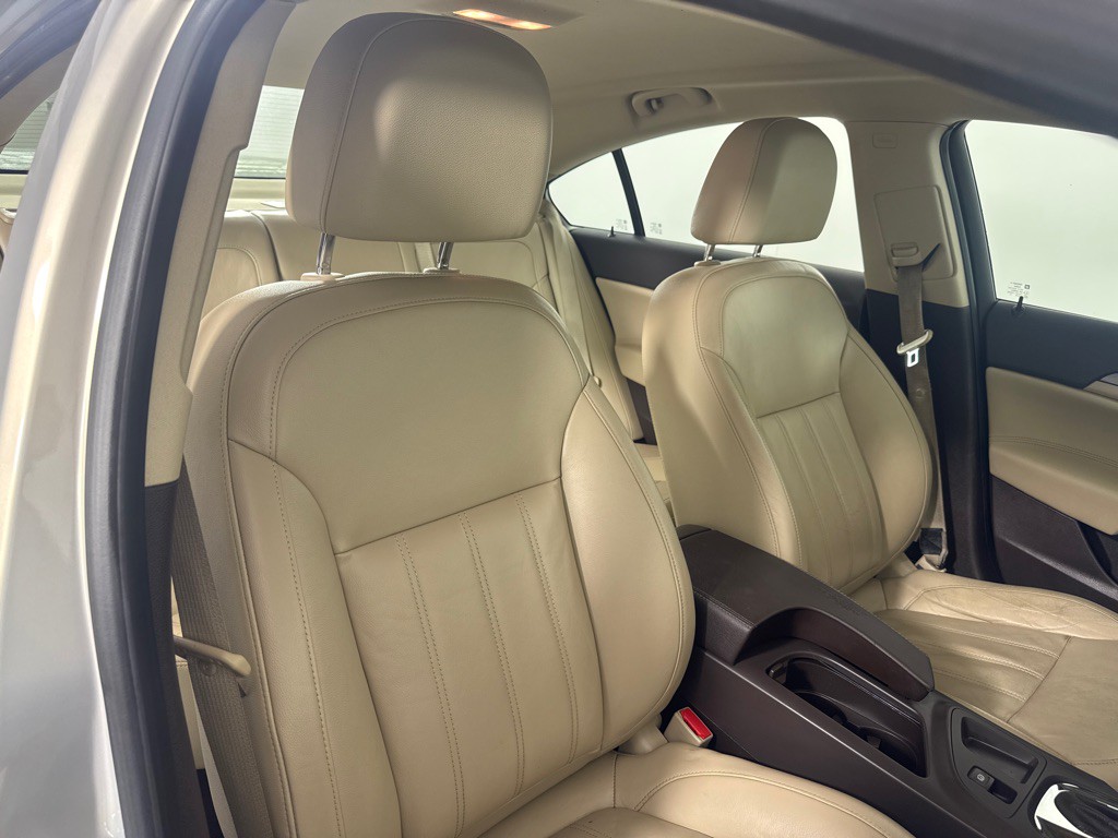 2011 Buick Regal Image 22
