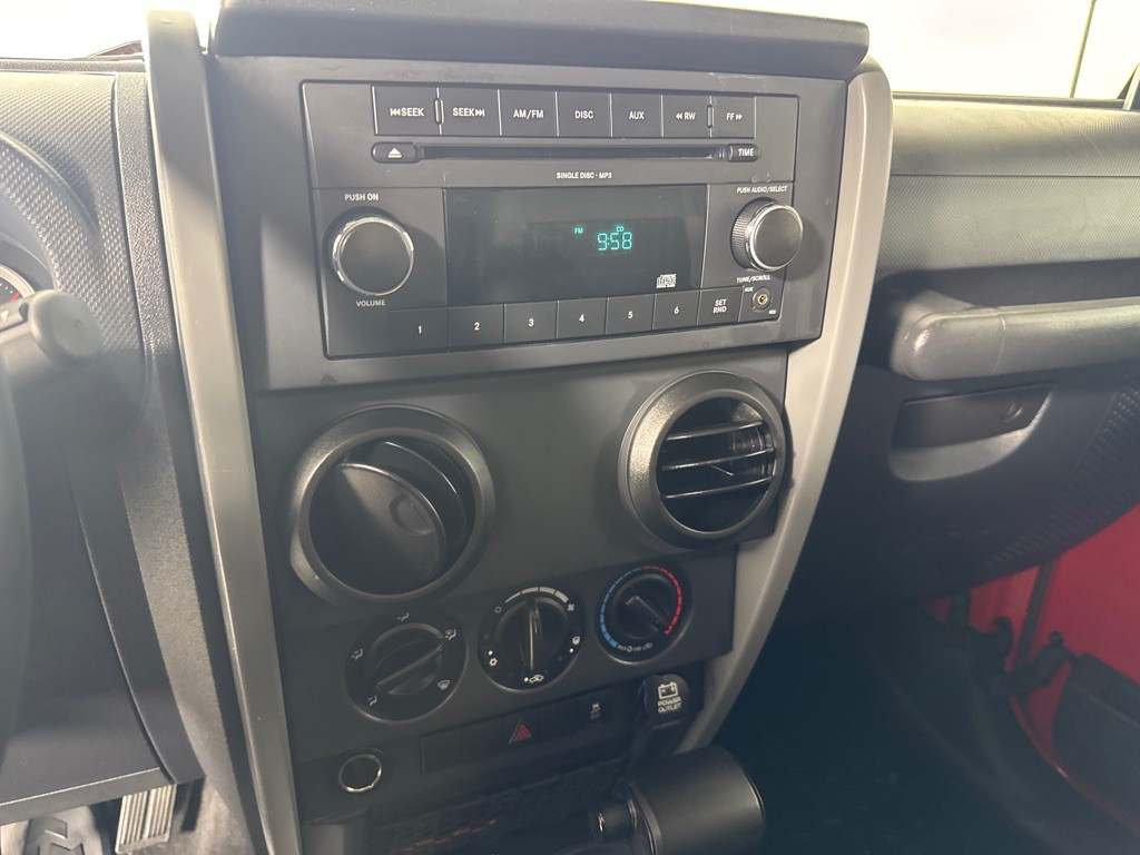 2010 Jeep Wrangler Image 16