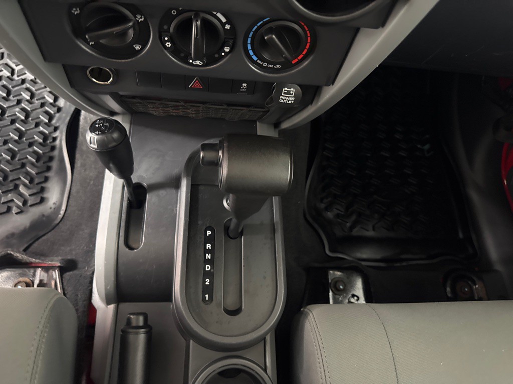 2010 Jeep Wrangler Image 17