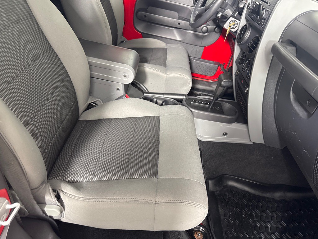 2010 Jeep Wrangler Image 21