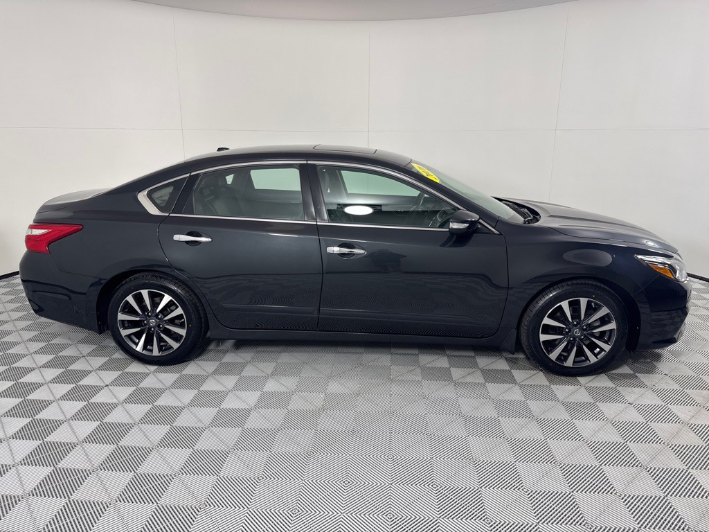 2016 Nissan Altima Image 4