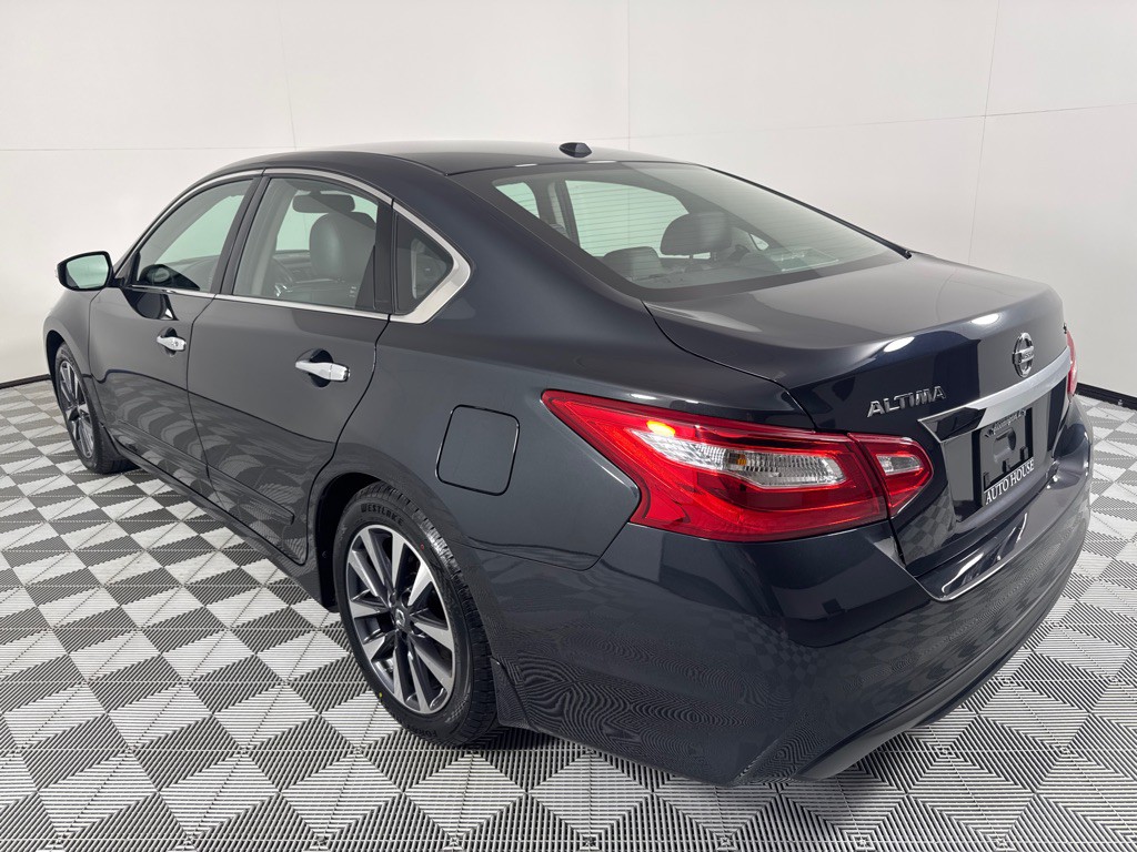 2016 Nissan Altima Image 8