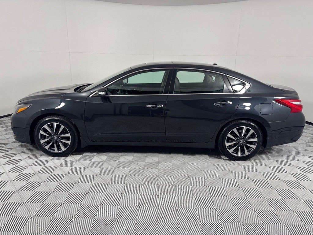 2016 Nissan Altima Image 9
