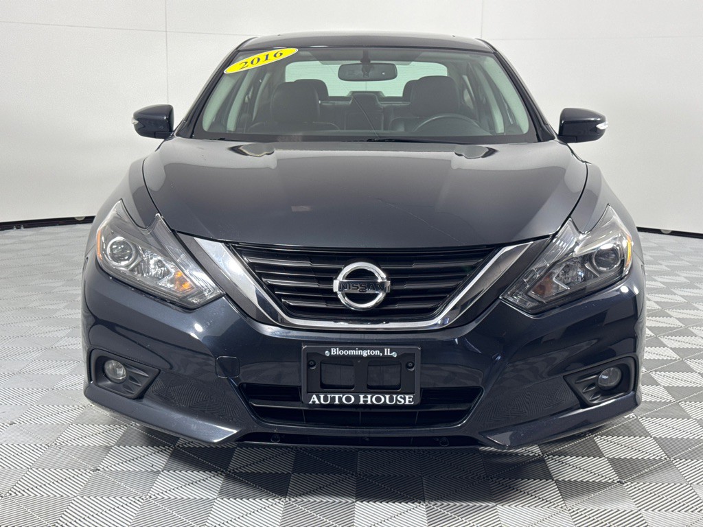 2016 Nissan Altima Image 12