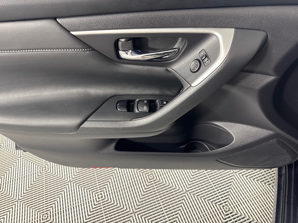 2016 Nissan Altima Image 13