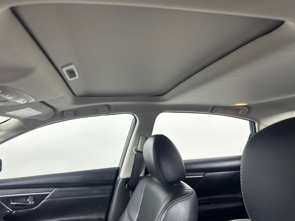 2016 Nissan Altima Image 16