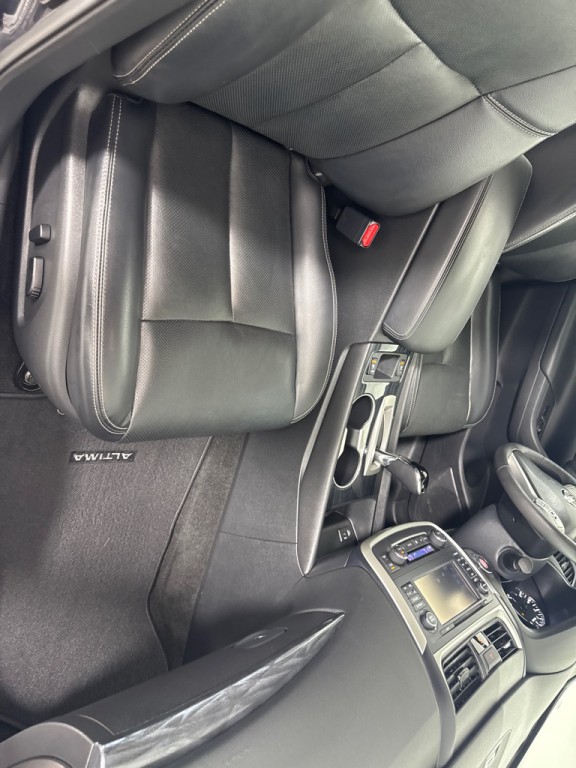2016 Nissan Altima Image 26
