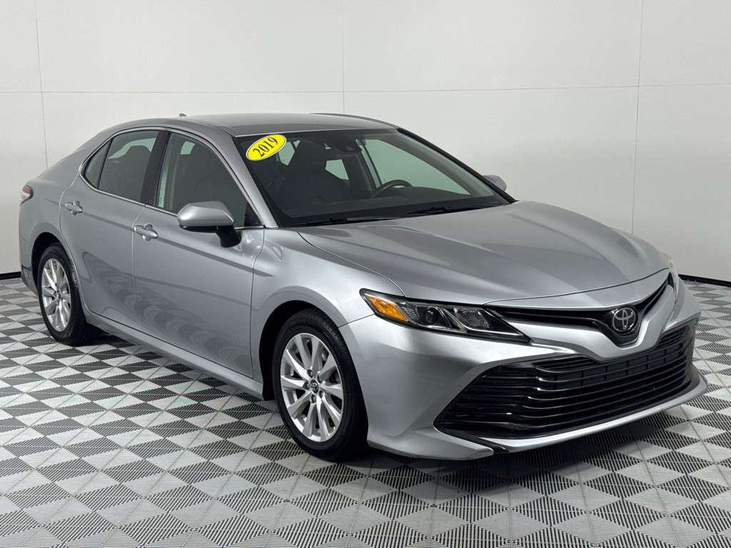 2019 Toyota Camry Image 3
