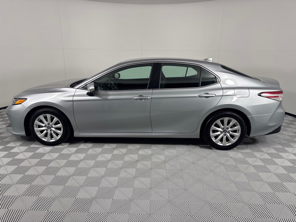 2019 Toyota Camry Image 9