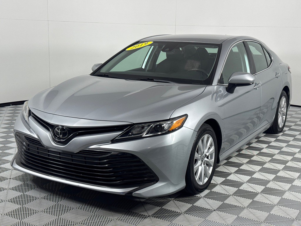 2019 Toyota Camry Image 11