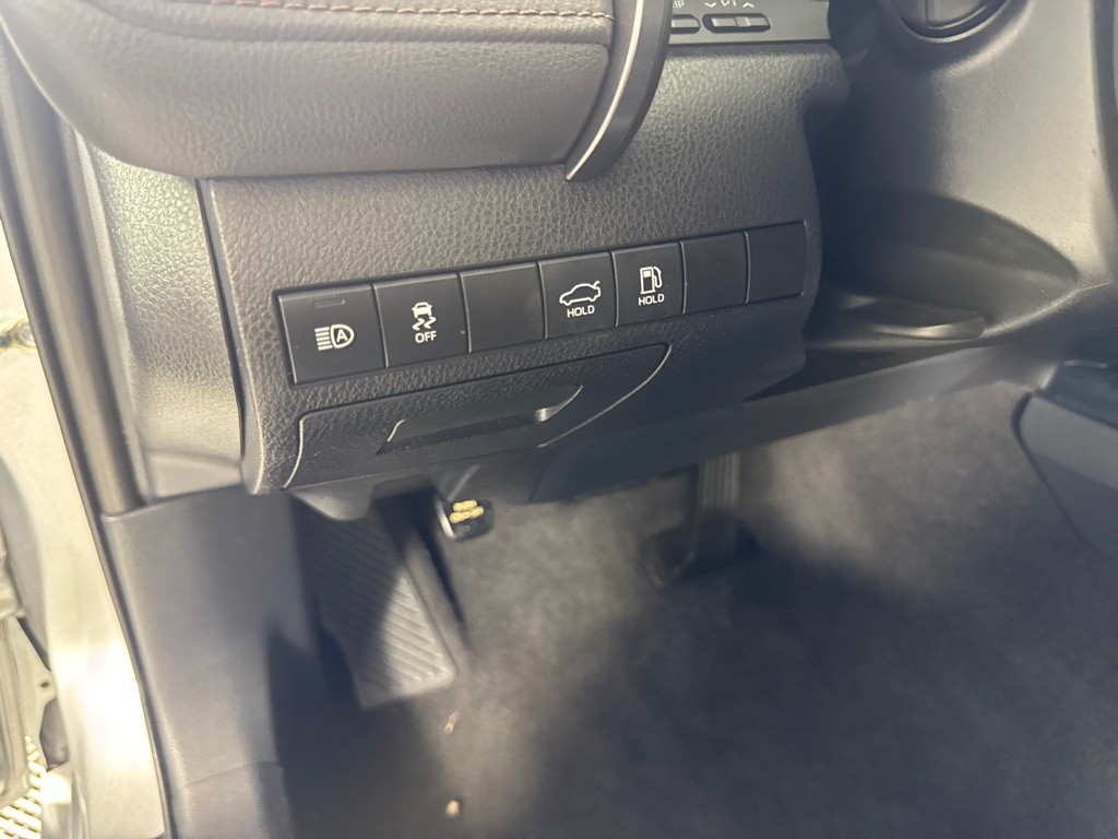 2019 Toyota Camry Image 16