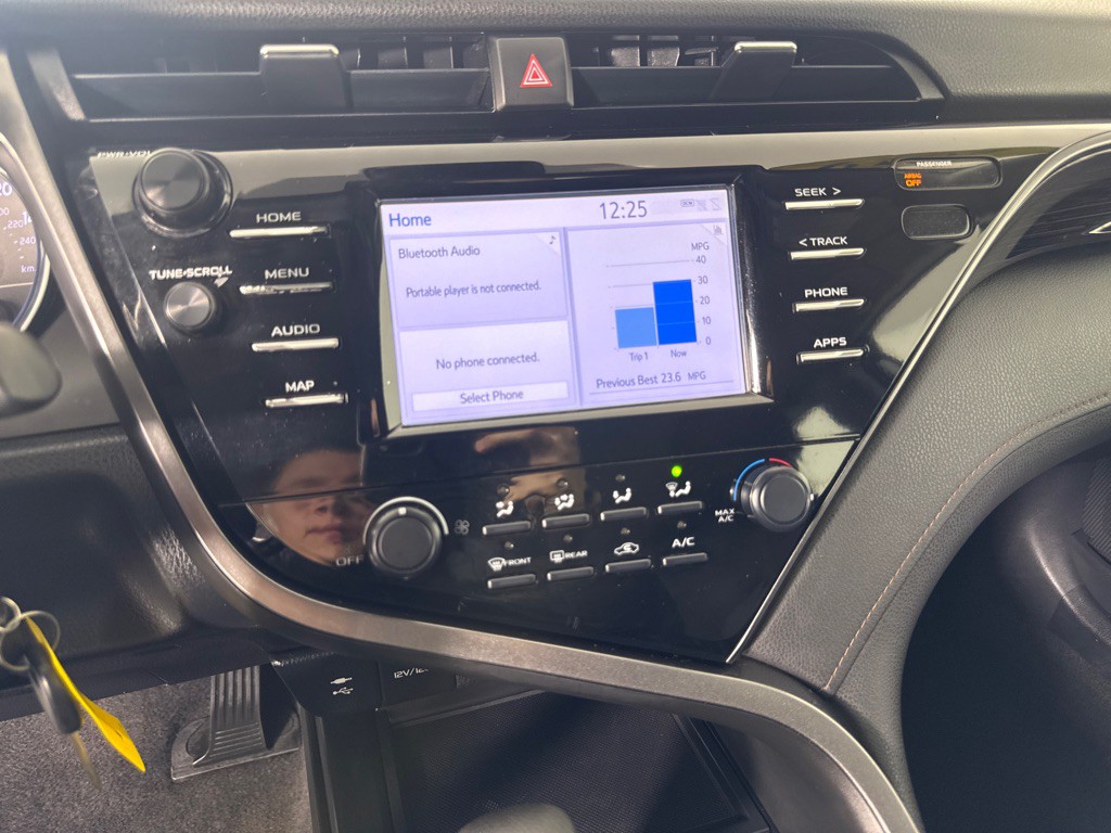 2019 Toyota Camry Image 18